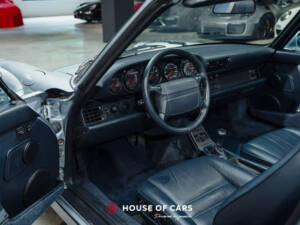 Image 17/25 of Porsche 911 Carrera 2 (1993)