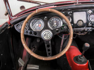 Image 8/50 of MG MGA 1500 (1957)