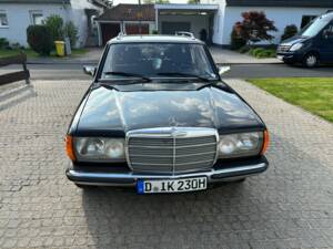 Image 32/51 of Mercedes-Benz 230 TE (1983)