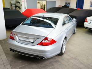 Immagine 14/34 di Mercedes-Benz CLS 55 AMG (2005)