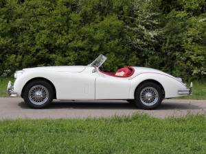 Image 4/19 of Jaguar XK 140 OTS (1954)