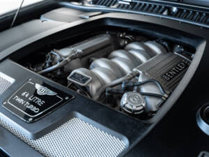 Immagine 42/45 di Bentley Azure (2007)