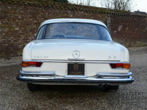 Image 12/50 de Mercedes-Benz 280 SE 3,5 (1971)