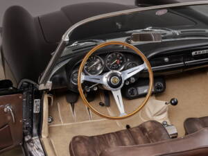 Image 25/36 of Alfa Romeo 2600 Spider (1963)