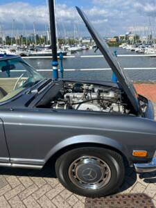 Image 18/39 of Mercedes-Benz 280 SL (1971)