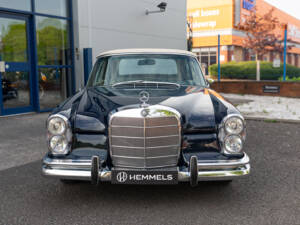 Image 29/30 of Mercedes-Benz 250 SE (1967)