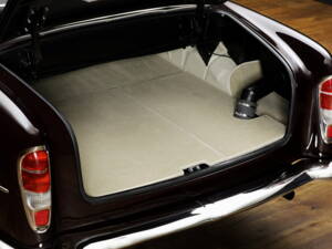 Bild 30/31 von BMW 502 - 3,2 Liter Super (1960)