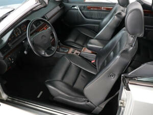 Bild 3/39 von Mercedes-Benz 300 CE-24 (1992)