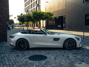 Imagen 4/100 de Mercedes-AMG GT-C Roadster (2017)