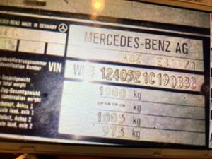 Imagen 21/55 de Mercedes-Benz E 36 AMG (1994)