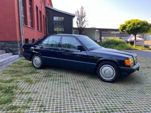 Imagen 2/15 de Mercedes-Benz 190 E 2.6 (1990)