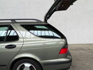 Image 17/103 of Saab 9-5 3.0t SportCombi (1999)