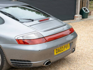 Image 29/50 of Porsche 911 Carrera 4S (2003)