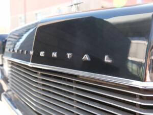 Immagine 18/57 di Lincoln Continental Convertible (1966)