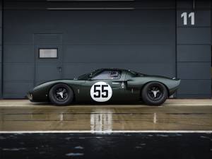 Image 8/31 of Ford GT40 (1965)
