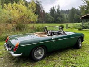 Image 2/18 of MG MGB (1965)