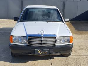 Image 2/50 of Mercedes-Benz 190 E (1987)