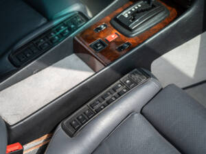 Image 60/68 of Mercedes-Benz 500 SL (1984)