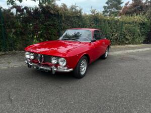 Image 1/11 of Alfa Romeo 2000 Spider Veloce (1974)