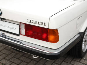 Bild 47/87 von BMW 320i (1989)