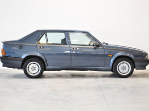 Bild 26/30 von Alfa Romeo 75 2.0 Twin Spark (1988)