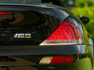 Image 17/50 of BMW M6 (2007)