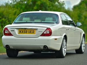 Image 10/50 of Jaguar XJ 8 4.2 (2008)