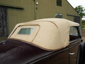 Image 3/8 of Ford V8 Club Cabriolet (1937)