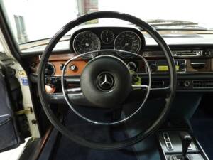 Image 6/15 of Mercedes-Benz 280 E (1972)