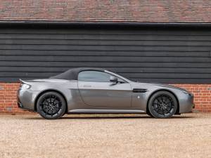 Image 2/50 de Aston Martin V12 Vantage AMR (2018)