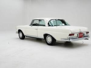 Image 4/15 of Mercedes-Benz 280 SE (1968)