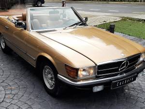 Image 3/17 of Mercedes-Benz 500 SL (1984)