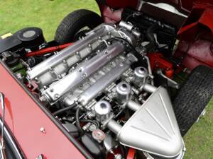 Image 29/50 de Jaguar E-Type (1968)
