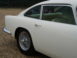 Image 21/50 de Aston Martin DB 4 (1961)