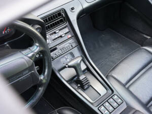 Immagine 32/50 di Porsche 928 GTS (1993)