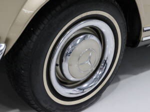 Imagen 11/28 de Mercedes-Benz 230 SL (1965)
