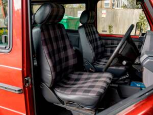 Immagine 4/29 di Mercedes-Benz 280 GE (SWB) (1990)