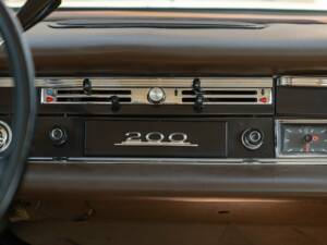 Image 45/50 of Mercedes-Benz 200 (1966)