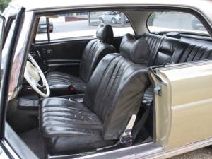 Image 18/30 of Mercedes-Benz 280 SE (1970)