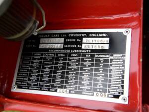 Image 27/50 de Jaguar E-Type (1968)