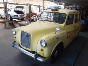 Image 13/39 of Austin FX 4 London Taxi (1970)