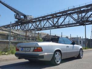 Imagen 15/94 de Mercedes-Benz 300 CE-24 3.4 AMG (1992)