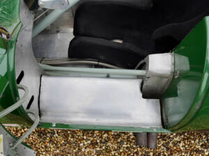 Image 13/50 of Lister Knobbly (1959)