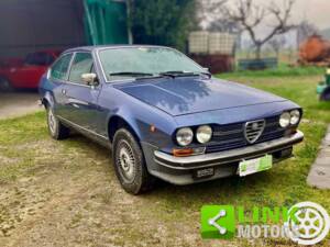 Image 1/10 of Alfa Romeo Alfetta GTV 2000 (1977)
