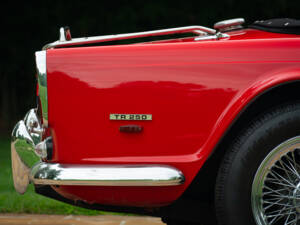 Image 9/44 of Triumph TR 250 (1968)