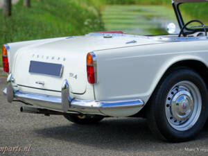 Image 20/31 of Triumph TR 4A (1966)