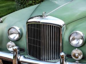 Image 30/43 of Bentley S 2 Continental (1961)