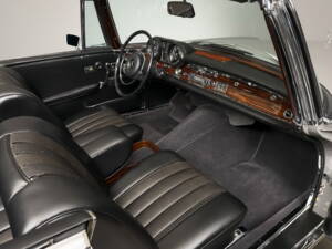 Bild 31/43 von Mercedes-Benz 250 SE (1967)