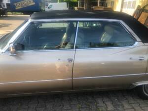 Image 3/5 of Cadillac Sedan DeVille (1969)
