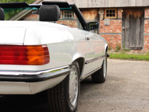 Image 63/85 of Mercedes-Benz 560 SL (1986)